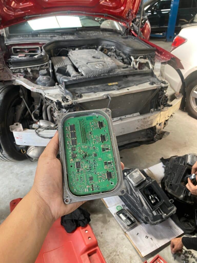 CHUYÊN SỬA CHỮA HỘP ĐÈN C300 MERCEDES-BENZ Sửa Chữa Hộp Đèn Mercedes