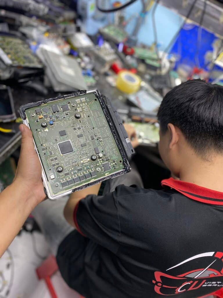 GARAGE CHUYÊN SỬA CHỮA HỘP ĐIỀU KHIỂN ĐỘNG CƠ ECU BMW GARAGE CHUYÊN SỬA CHỮA HỘP ĐIỀU KHIỂN ĐỘNG CƠ ECU BMW
