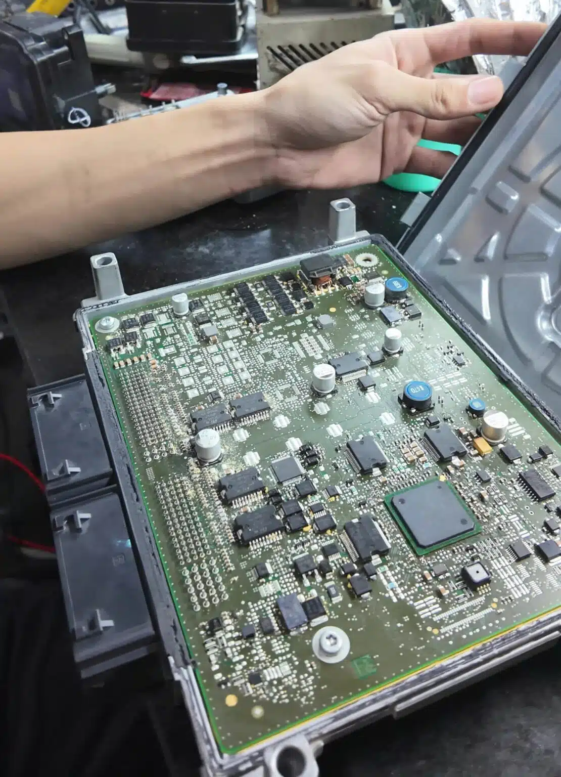 Cách xử lý hộp động cơ ECU Bentley hư hỏng hoặc ngập nước! Cách xử lý hộp động cơ ECU Bentley hư hỏng hoặc ngập nước!