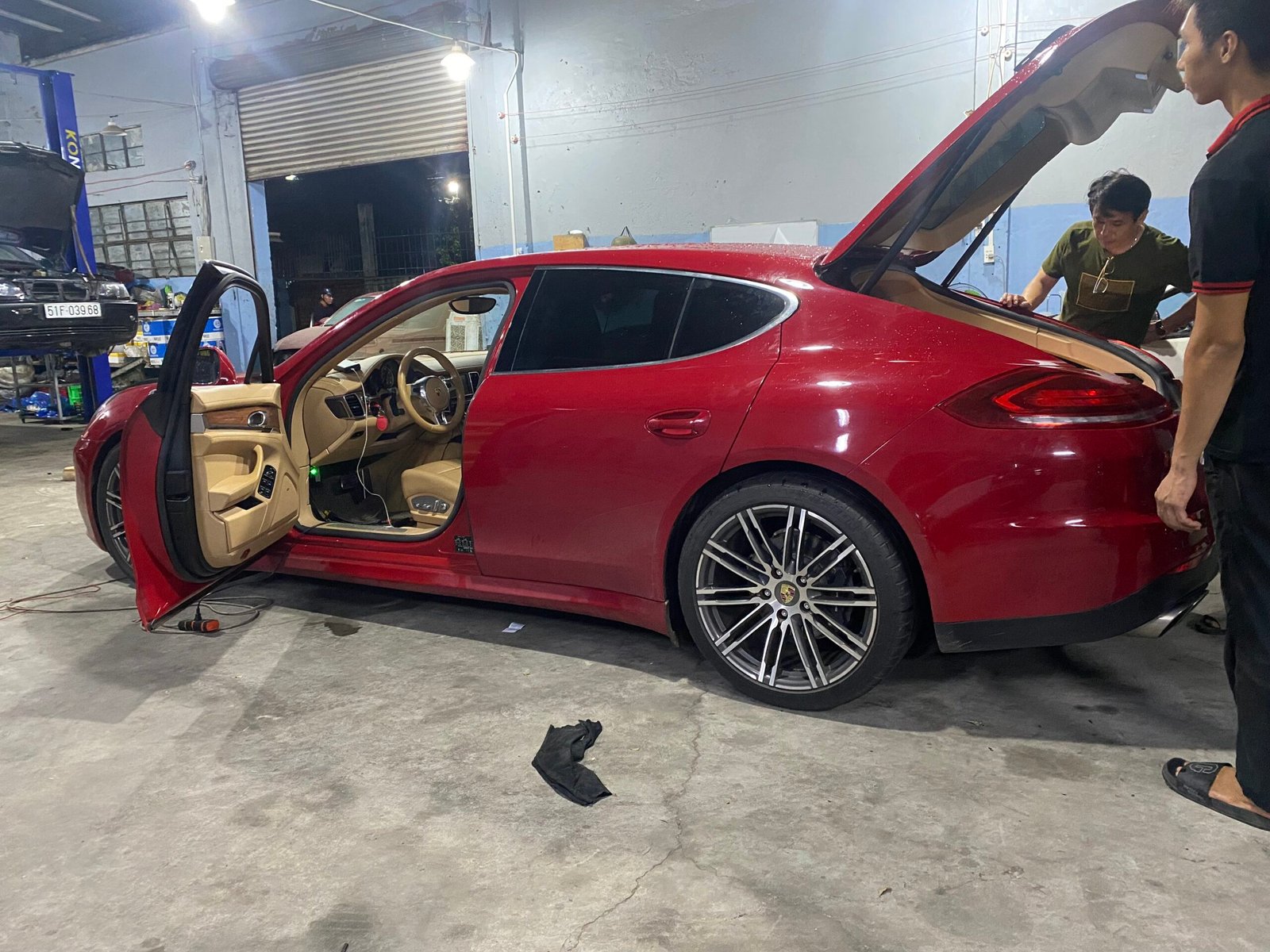 CODING PORSCHE TẠI VES VIETNAM ECU SERVICE VNECU.COM Coding Porsche Tại VES VIETNAM ECU SERVICE với kỹ thuật chuyên sâu dòng xe porsche. chuyên coding - programming các tính  năng ẩn. sửa chữa thay thế phụ tùng chính hãng