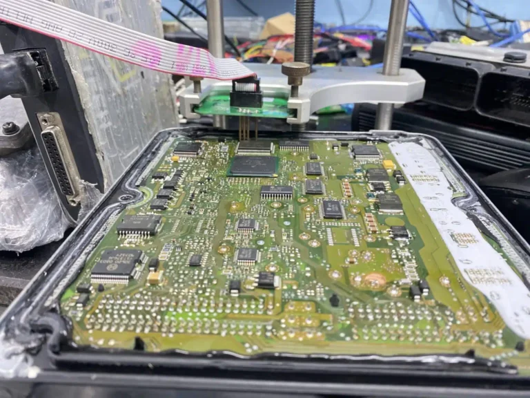 VIETNAM ECU SERVICE Chuyên Sửa hộp động cơ ECU Mitsubishi các dòng xe Châu Âu , Châu Á tại Việt Nam.