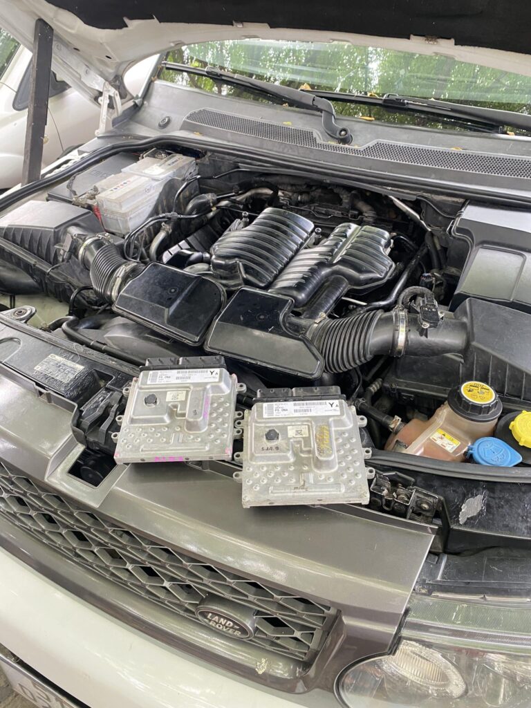 Sửa hộp điều khiển ECU Land Rover VES VIETNAM ECU SERVICE uy tín với đội ngũ kỹ thuật viên chuyên sâu với nhiều năm kinh nghiệm trong lĩnh vực sửa chữa ECU.