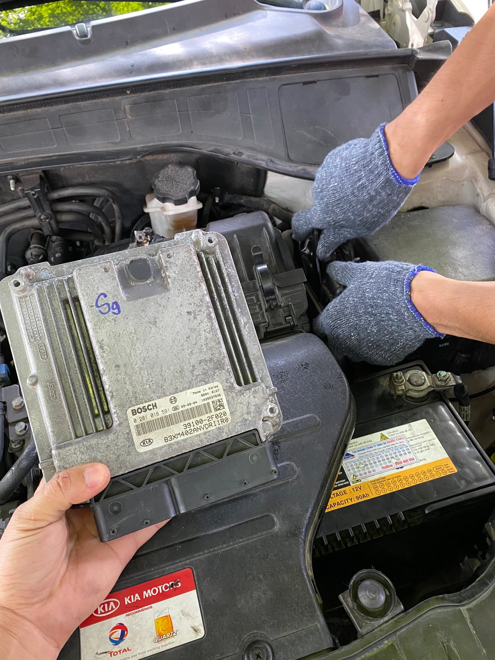 SỬA HỘP ECU KIA SORENTO - VES WORKSHOP VỊ trí hộp ECU KIA Sorento