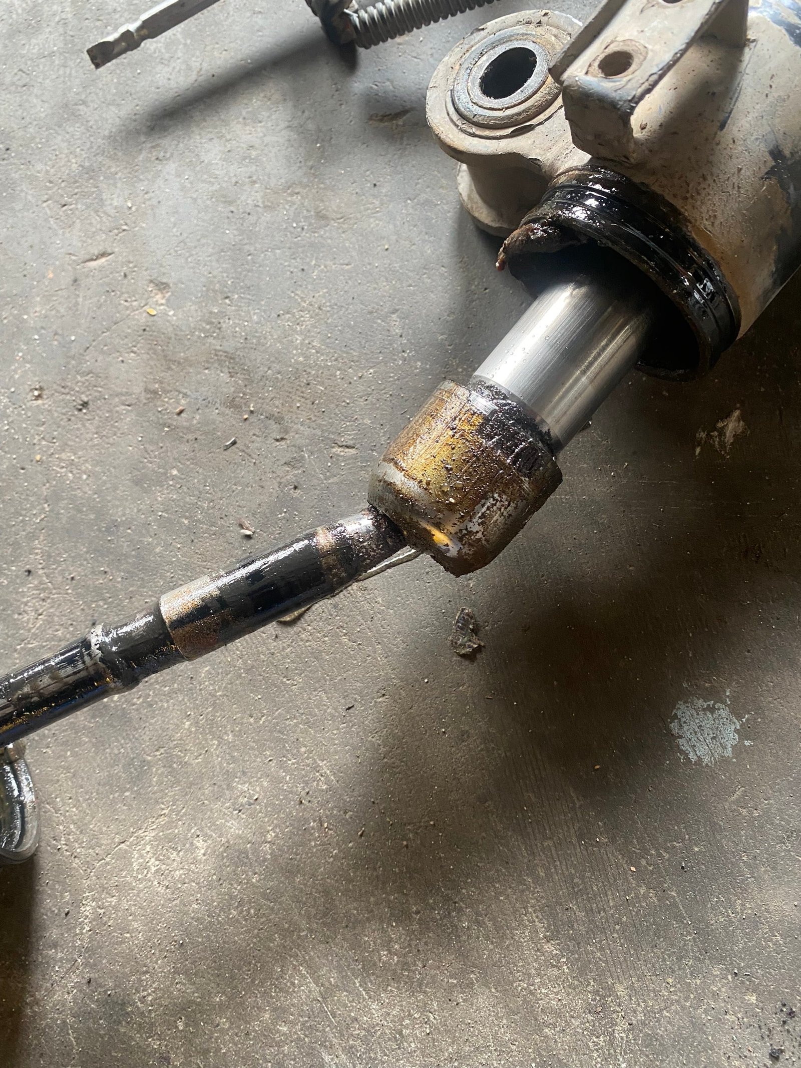 CHUYÊN SỬA CHỮA THƯỚC LÁI XE CHEVROLET - PHỤC HỒI THƯỚC LÁI thước lái trong quá trình sử dụng bị vào nước hư hỏng nặng