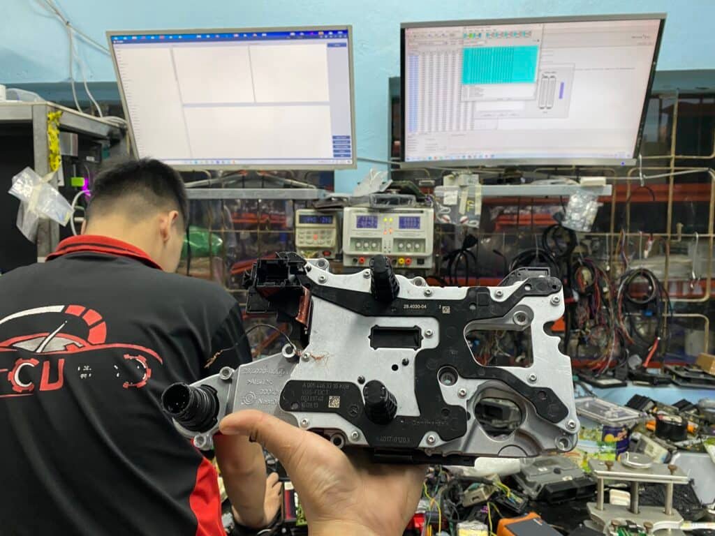 DỊCH VỤ SỬA CHỮA - TUNING/REMAP VES VNECU.COM CHUYÊN Sửa chữa mã lỗi P051300 trong hộp số FDCT xe Mercedes Benz 724.0 DSG 7G-DCT, VGS-FDCT , VGS2-FDCT