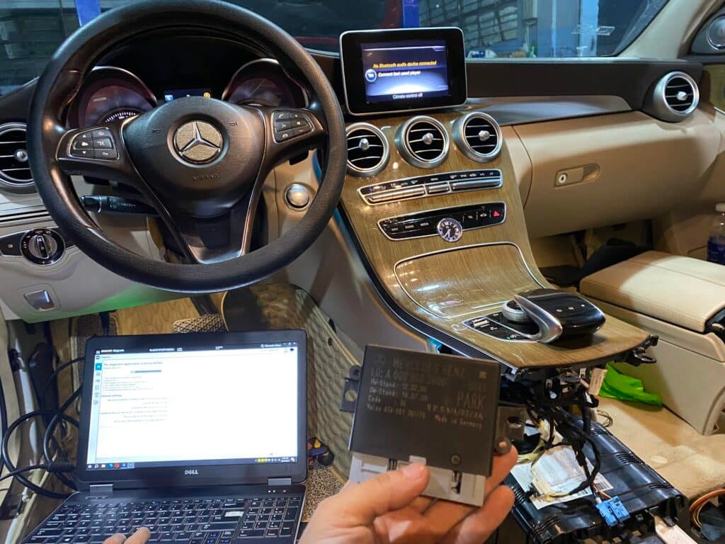 GARAGE VES CHUYÊN SỮA CHỮA HỘP ECU TẠI QUẬN TÂN PHÚ SỬA CHỮA HỘP ĐIỀU KHIỂN ĐỖ XE MERCEDES-BENZ