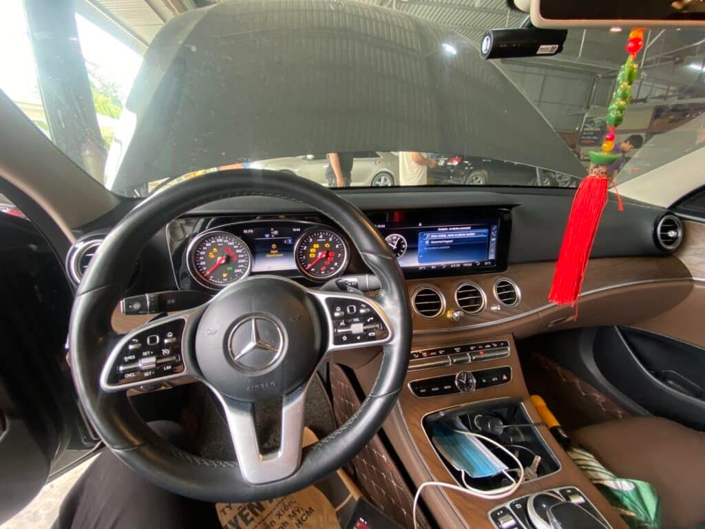 CHUYÊN SỬA CHỮA HỘP ECU TẠI QUẬN 3 GARAGE CHUYÊN SỬA CHỮA HỘP ĐÈN E200 MERCEDES-BENZ
