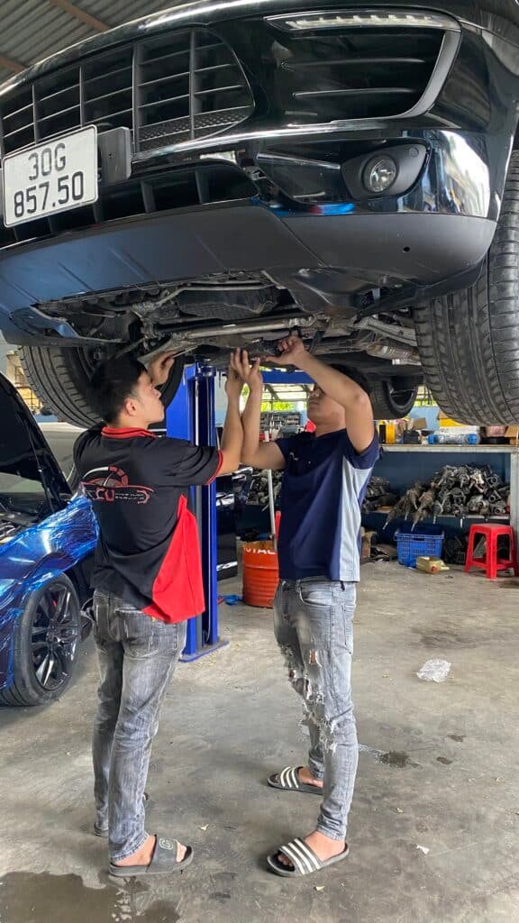 GARAGE VES CHUYÊN PHỤC HỒI THƯỚC LÁI ĐIỆN PORSCHE-VES WORKSHOP GARAGE VES CHUYÊN PHỤC HỒI THƯỚC LÁI ĐIỆN PORSCHE-VES WORKSHOP