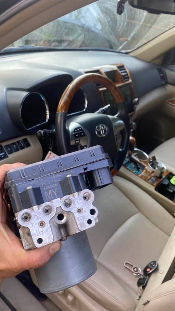 DỊCH VỤ SỬA CHỮA - TUNING/REMAP GARAGE VES CHUYÊN SỬA CHỮA ABS TOYOTA HIGHLANDER TẠI HỒ CHÍ MINH