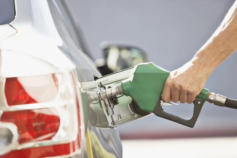 ĐỔ NHẦM XĂNG VÀO ĐỘNG CƠ DIESEL THÌ SẼ NHƯ THẾ NÀO?