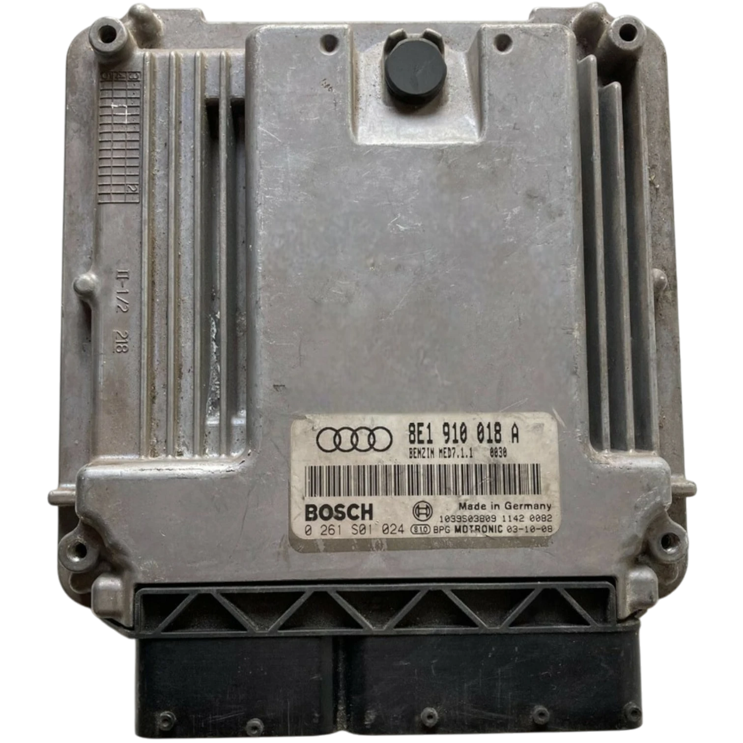 HỘP ĐIỀU KHIỂN ĐỘNG CƠ ECU ECM AUDI A4 2.0 HỘP ĐIỀU KHIỂN ĐỘNG CƠ ECU ECM AUDI A4 2.0Mã phụ tùng ECU ECM:
8E1 910 018 ABosch ECU ECMAUDI A4 2.08E1 910 018 A , 8E1910018A0261S01024 , 0 261 S01 024MED7.1.1
