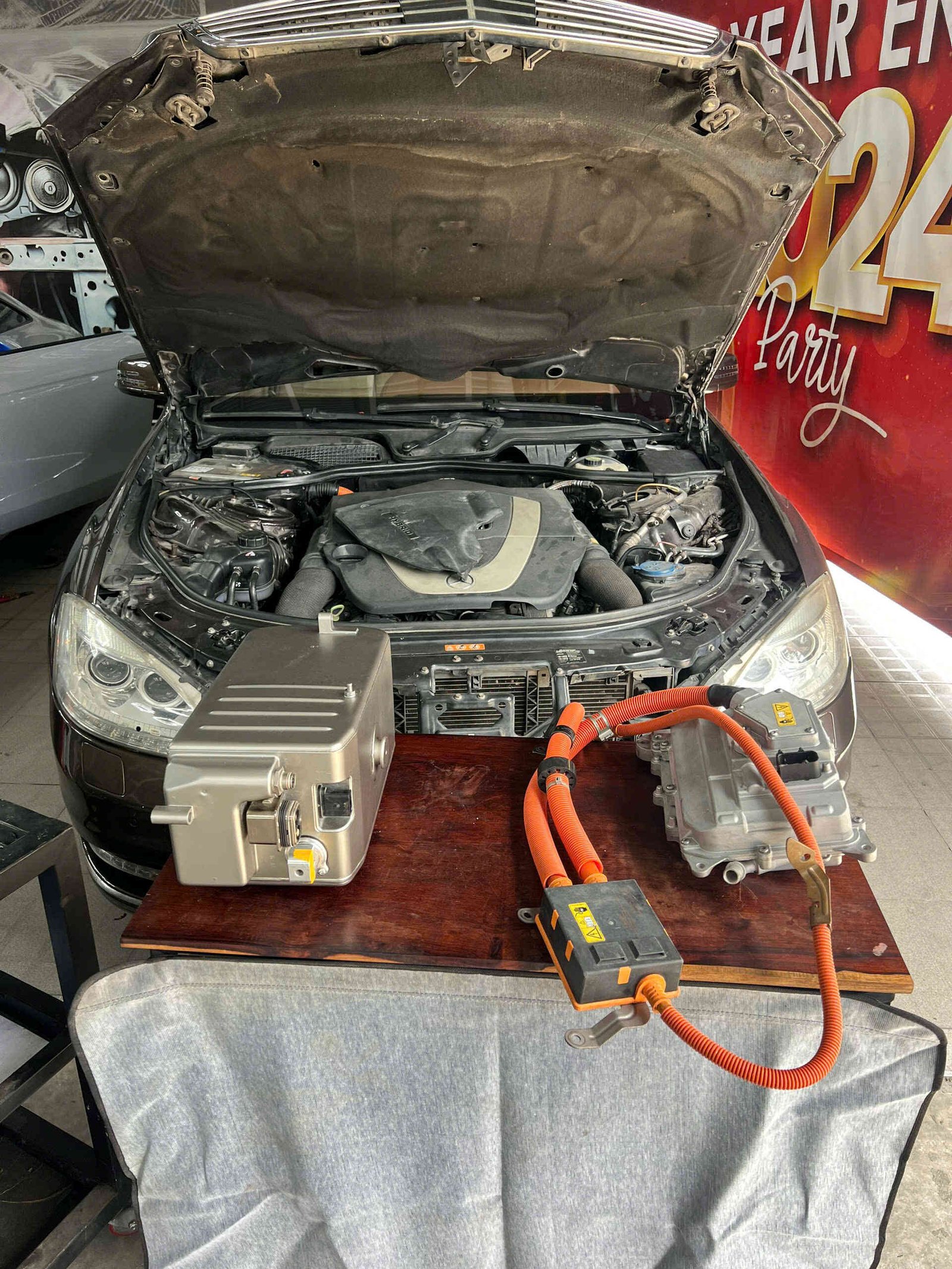 SỬA CHỮA HỘP ĐIỀU KHIỂN NGUỒN BÌNH ẮC QUY MERCEDES-BENZ S400 Nguyên nhân hư hỏng hộp điều khiển nguồn bình ắc quy