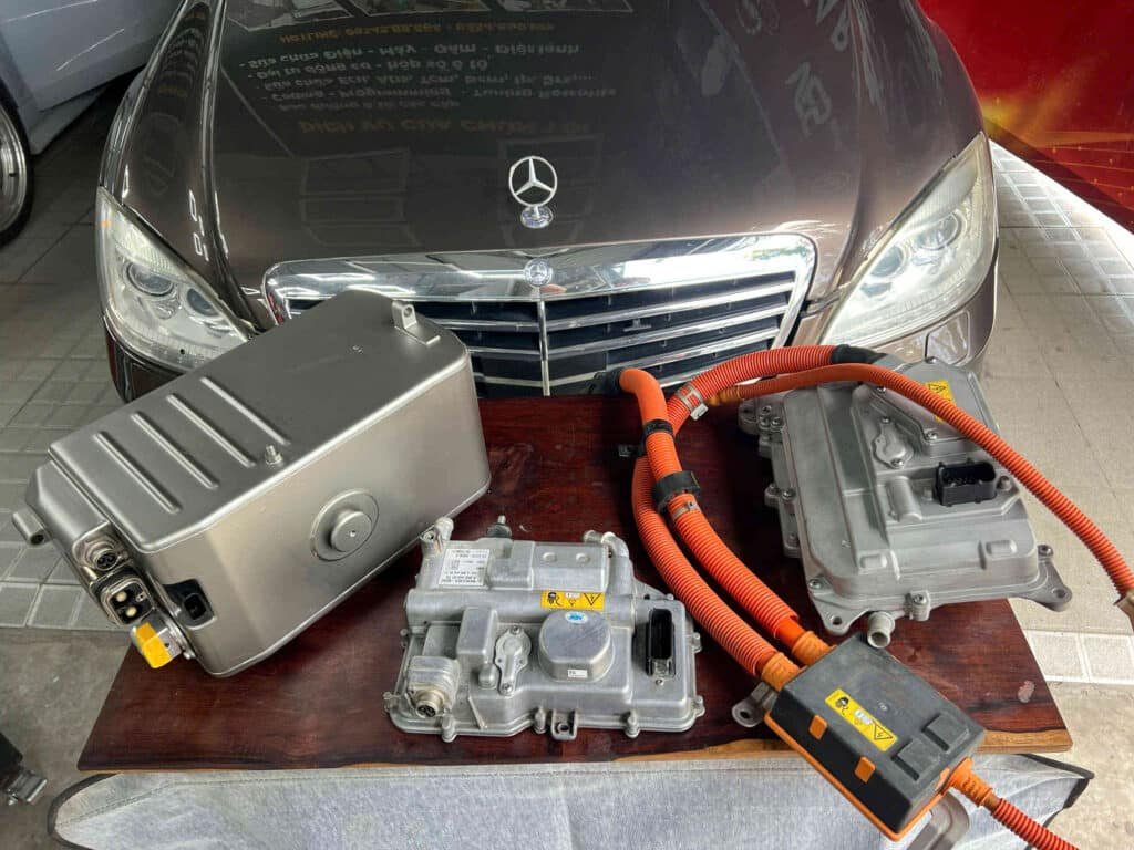 DỊCH VỤ SỬA CHỮA - TUNING/REMAP SỬA CHỮA HỘP ĐIỀU KHIỂN NGUỒN BÌNH ẮC QUY MERCEDES-BENZ S400 W221 - GIẢI PHÁP CHUYÊN NGHIỆP TẠI VES WORKSHOP