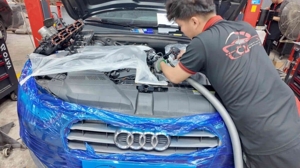 DỊCH VỤ VỆ SINH HỌNG NẠP VÀ KIM PHUN AUDI A4 2013 TẠI VES WORKSHOP DỊCH VỤ VỆ SINH HỌNG NẠP VÀ KIM PHUN AUDI A4 2013 TẠI VES WORKSHOP