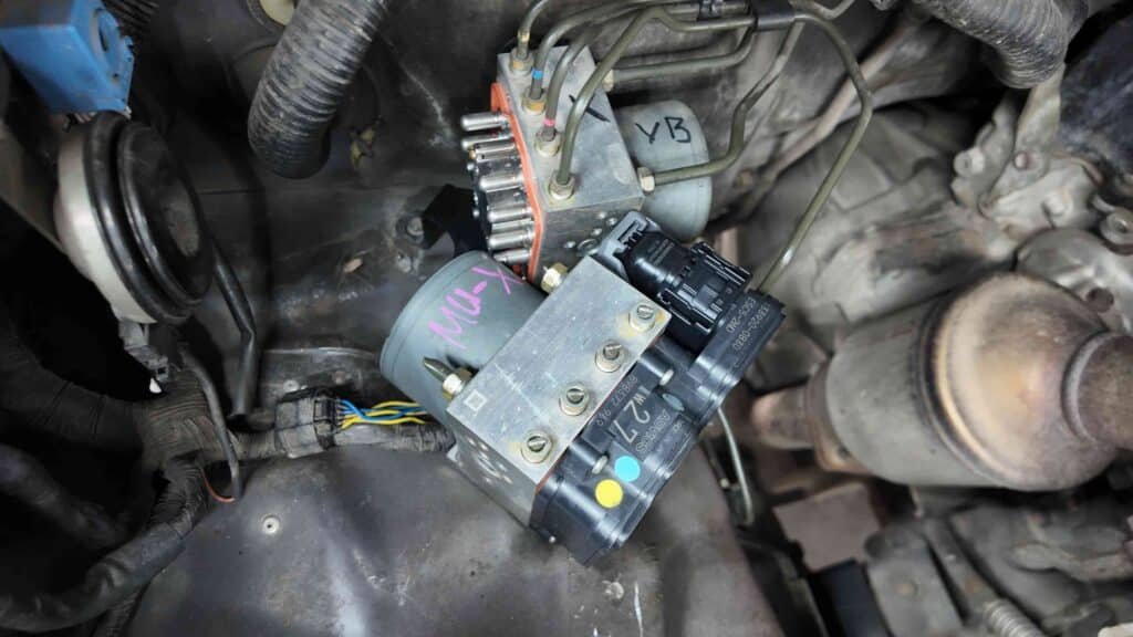 DỊCH VỤ SỬA CHỮA - TUNING/REMAP Giải Pháp Sửa Chữa Lỗi ABS Hiện Trên Đồng Hồ Taplo Isuzu MU-X 2019 - VES Workshop