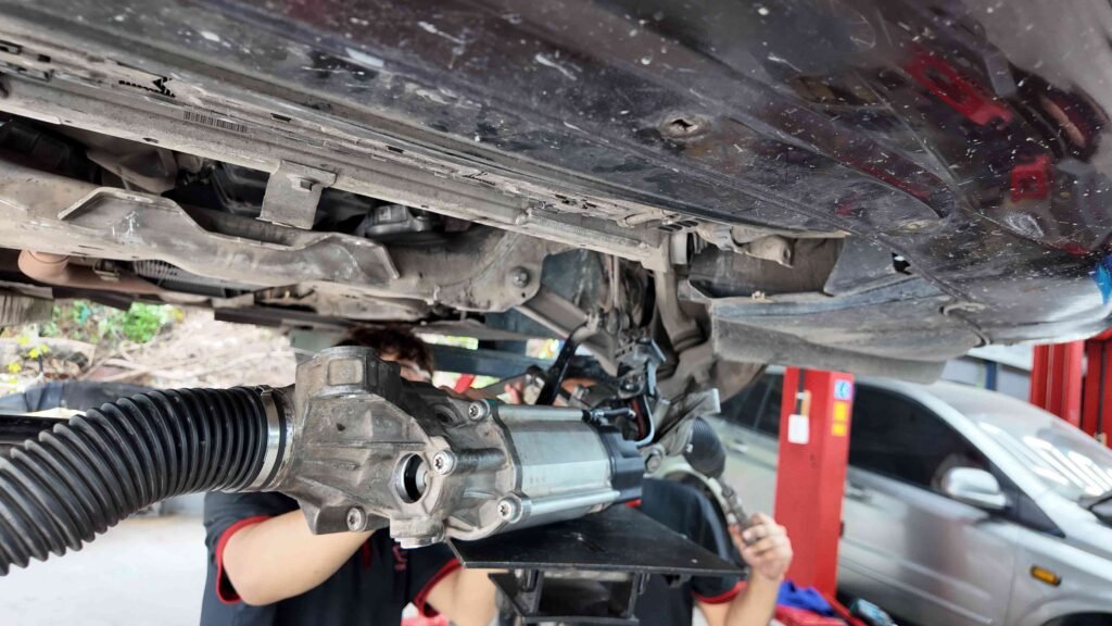 SỬA CHỮA LỖI THƯỚC LÁI BÊN NẶNG - BÊN NHẸ BMW 528I TẠI VES WORKSHOP Giải Pháp Chuyên Nghiệp Sửa Chữa Lỗi Thước Lái Bên Nặng - Bên Nhẹ BMW 528i - VES Workshop