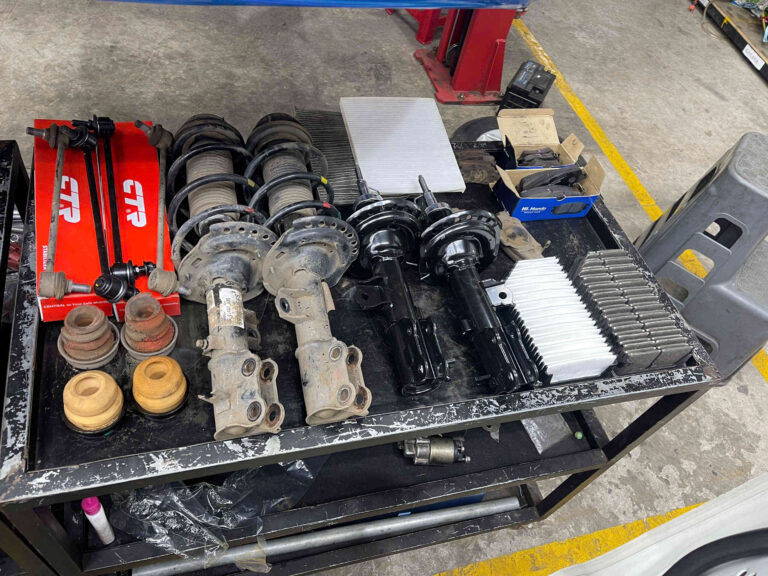 Sửa chữa triệt để lỗi Kia Rio phát ra tiếng kêu lớn dưới gầm khi đi qua gờ giảm tốc, ổ gà chuyên nghiệp tại Ves Auto Workshop