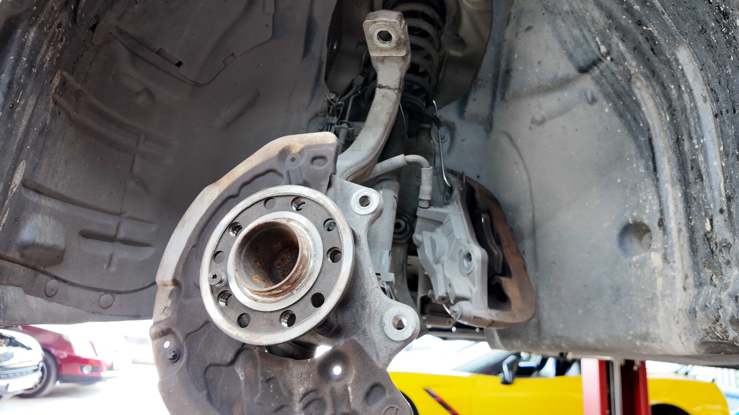 Quy Trình Bảo Dưỡng Chuyên Sâu Hệ Gầm C250 Tại VES Auto Workshop