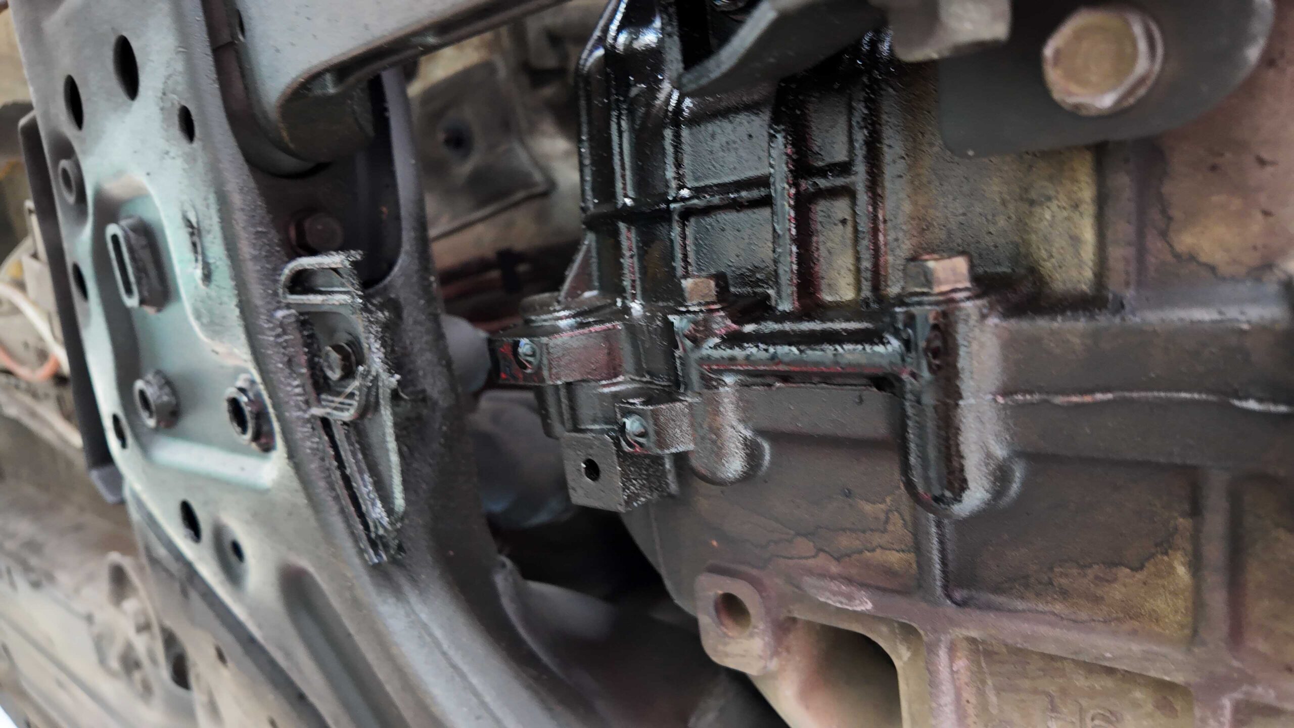 Dấu hiệu nhận biết rò rỉ dầu động cơ Kia Sorento