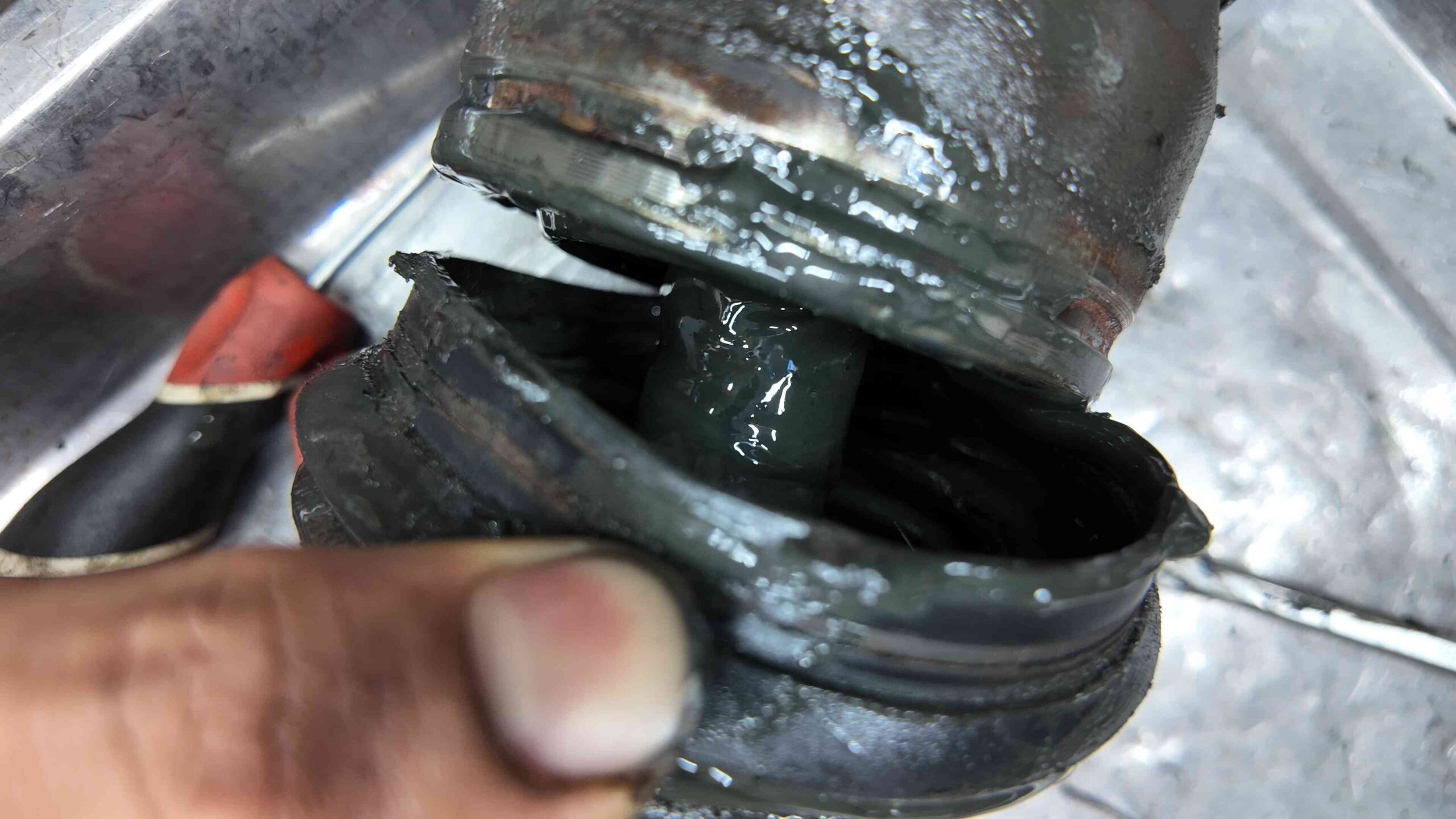 Quy trình bảo dưỡng chuyên sâu tại Ves Auto Workshop