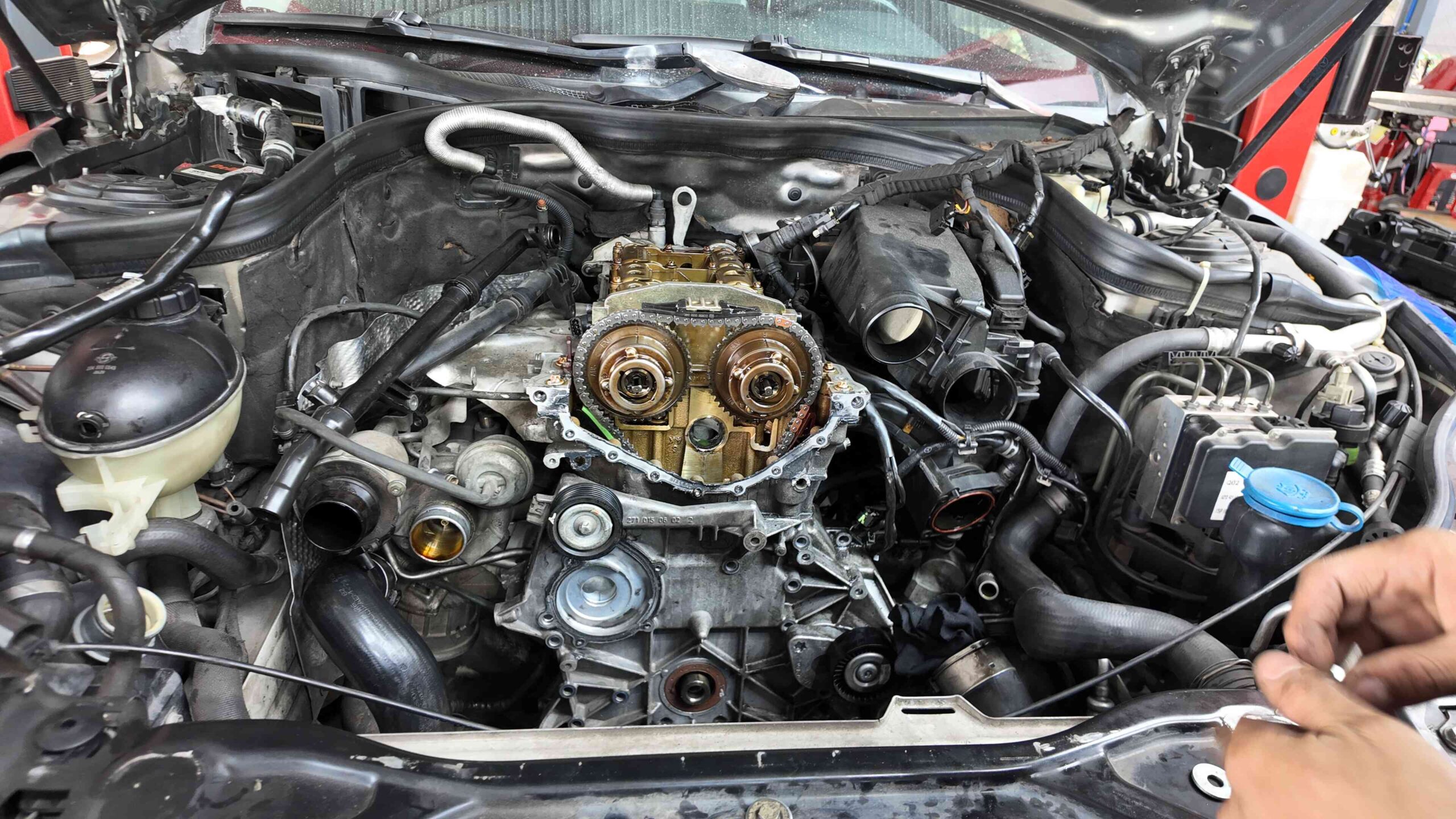 Giải pháp sửa chữa triệt để lỗi động cơ Mercedes-Benz C250 tại VES Auto Workshop
