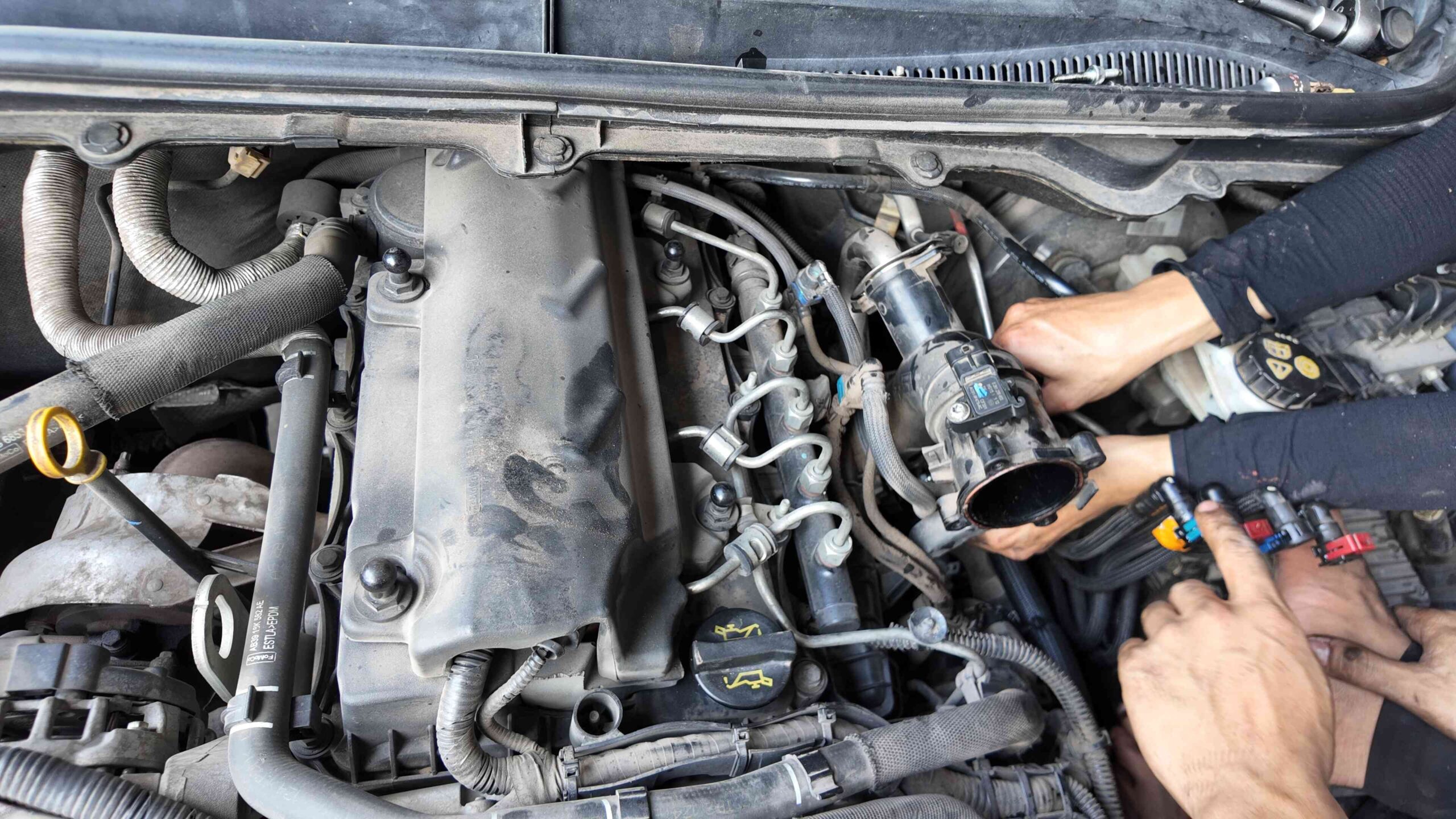 Tại sao cần vệ sinh kim phun và họng nạp Mazda BT50?
