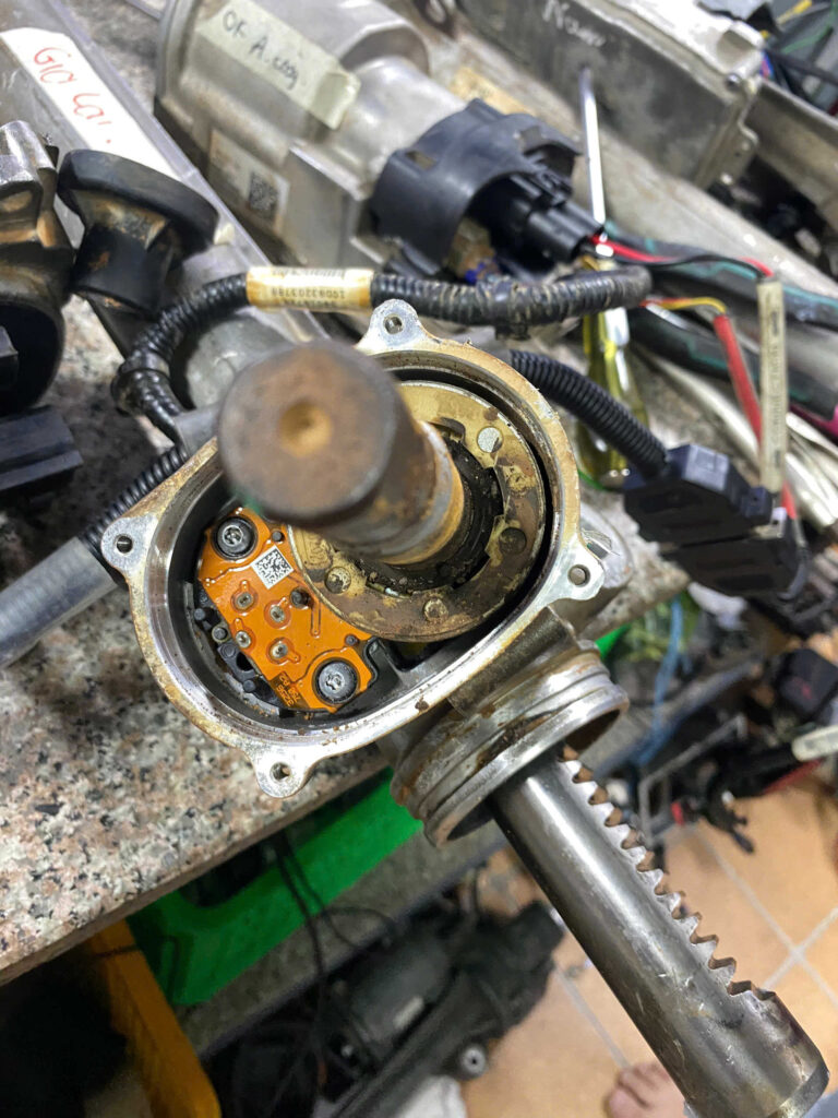 Sửa Chữa, Calibration, Học Lại Vị Trí Cảm Biến Mô Men Xoắn Thước Lái Điện Ford Ranger, Everest, Raptor Mã EB3C, JB3C Tại VES Workshop