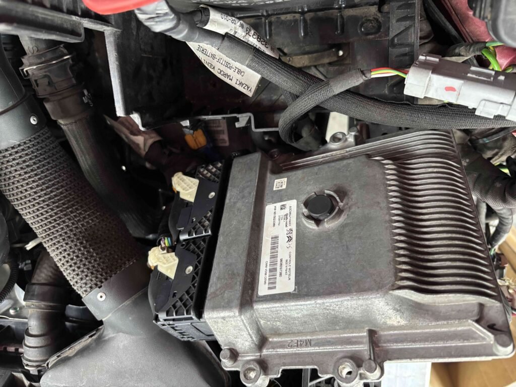 THAY HỘP ĐIỀU KHIỂN ĐỘNG CƠ PEUGEOT 2008 2021 THAY HỘP ĐIỀU KHIỂN ĐỘNG CƠ PEUGEOT 2008 2021
